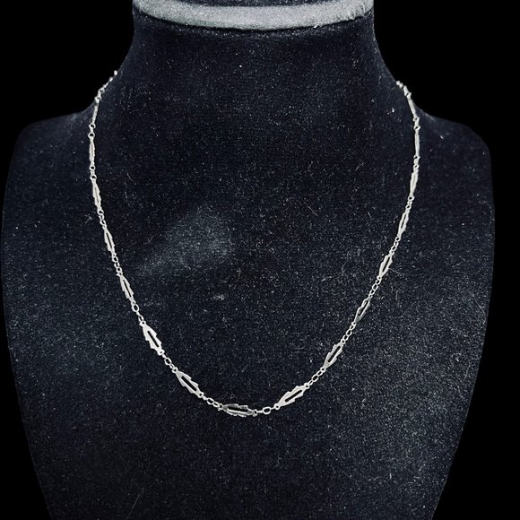 Unbranded Jewelry - Silver Tone Fancy Link Chain Necklace (5110)